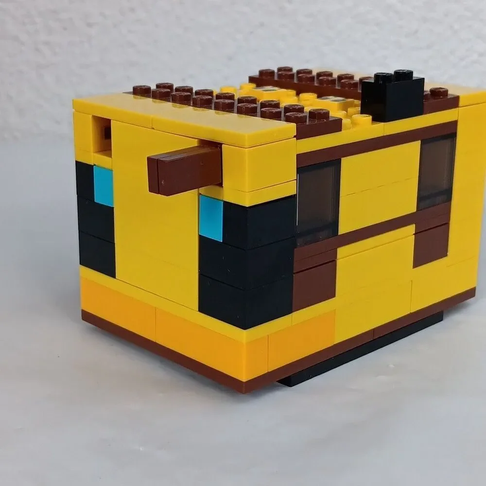 Lego Minecraft Bee Cottage Parts Replacement Plus Mini Figures Incomplete Loose